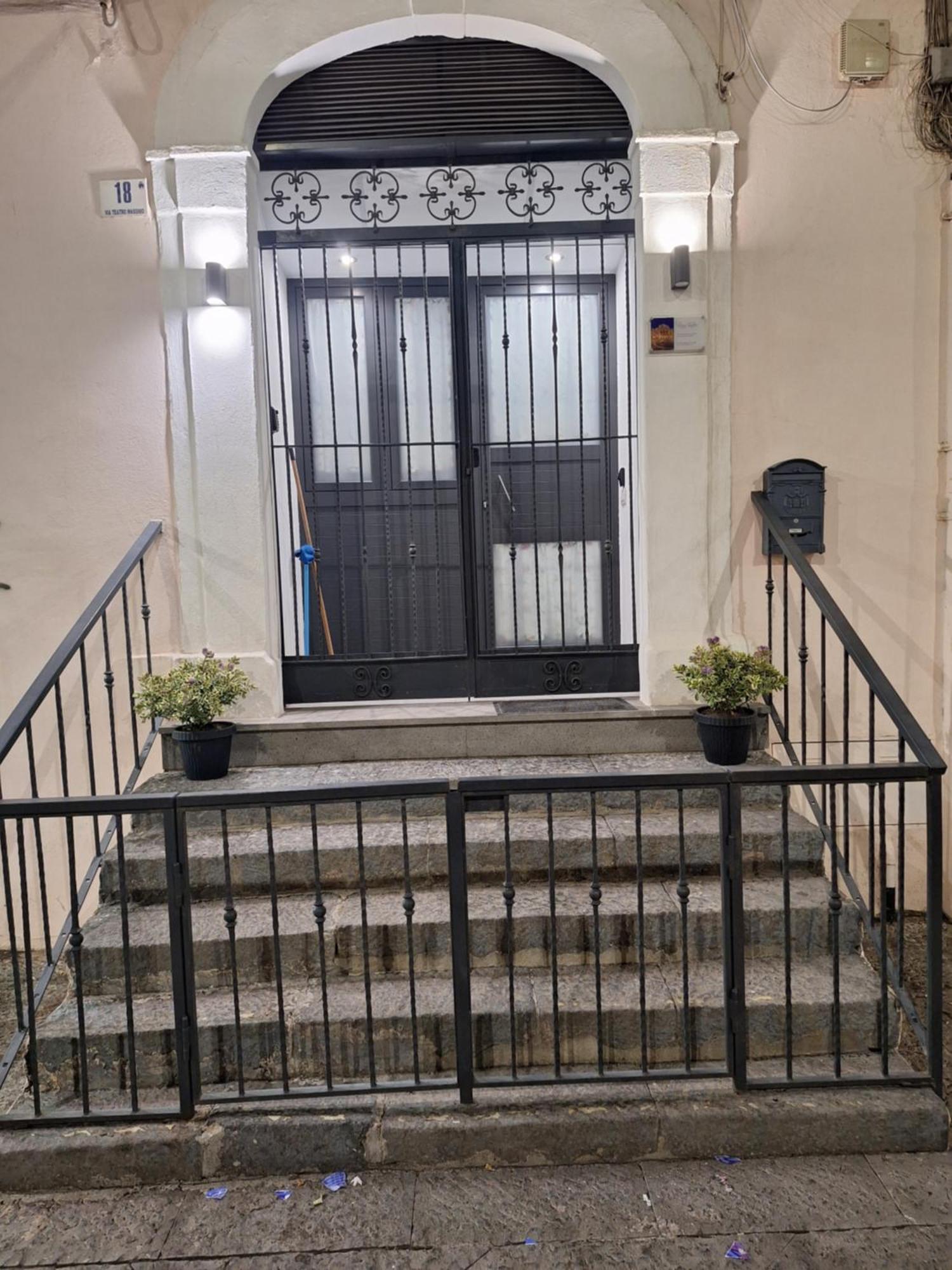 Casa Vacanze Al Teatro Catania Exterior photo